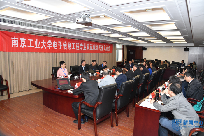 XCB_2141-4.jpg XCB_2141-4.jpg